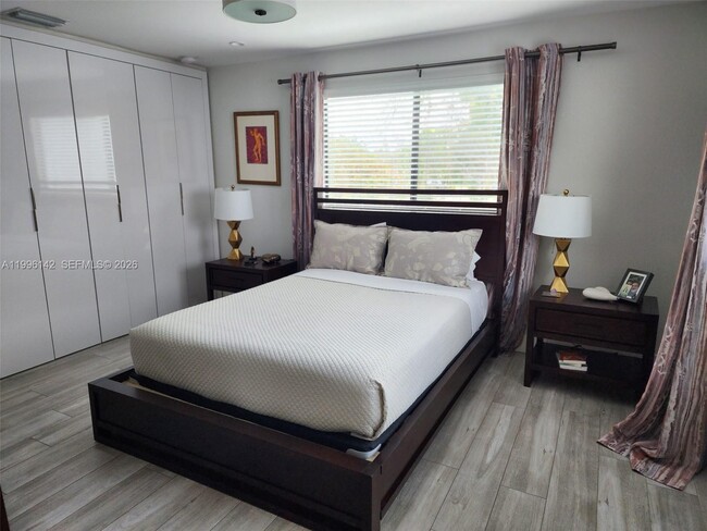 Building Photo - 1411 SW 66th Ave