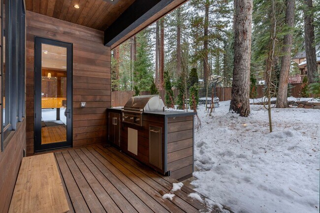 Building Photo - Incline Elegance
