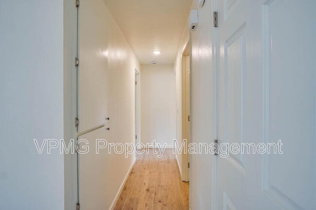 Building Photo - 10412 NE 71st St