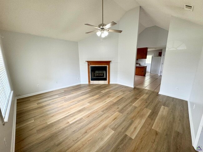 Building Photo - 308 Strawbridge Ln