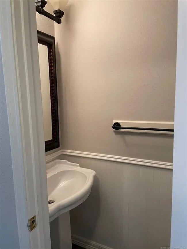 Building Photo - Available 8/1 - Charming Owasso Home in Quiet Cul-De-Sac