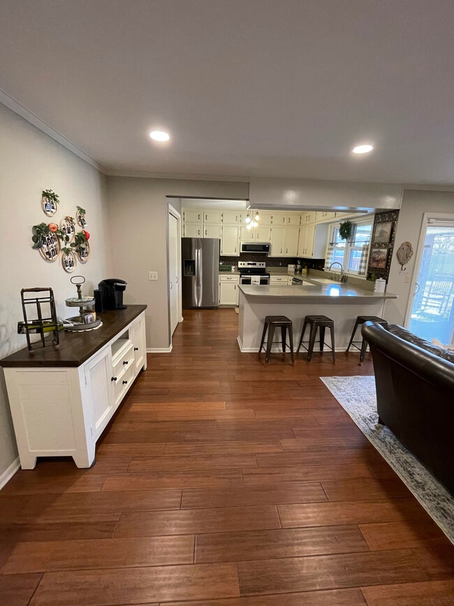 Building Photo - 5801 E Rockhill St