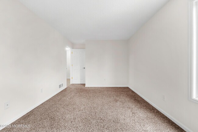 Building Photo - 2230 Bridge Ave