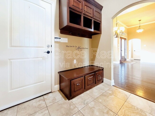 Building Photo - 408 Silver Spur Trail