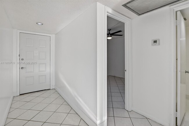 Building Photo - 900 SW 128th Ave