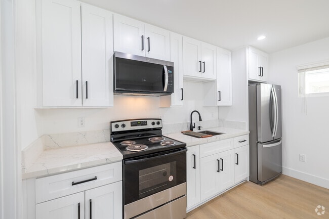 Building Photo - 24332 Chestnut St Newhall, CA 91321