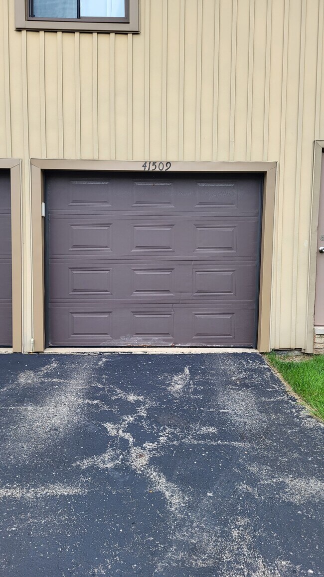 Building Photo - 41509 Bedford Dr