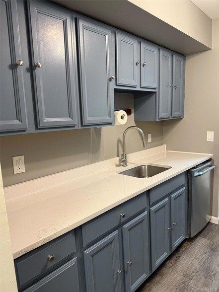 Building Photo - 1701 Cherry Hill Dr