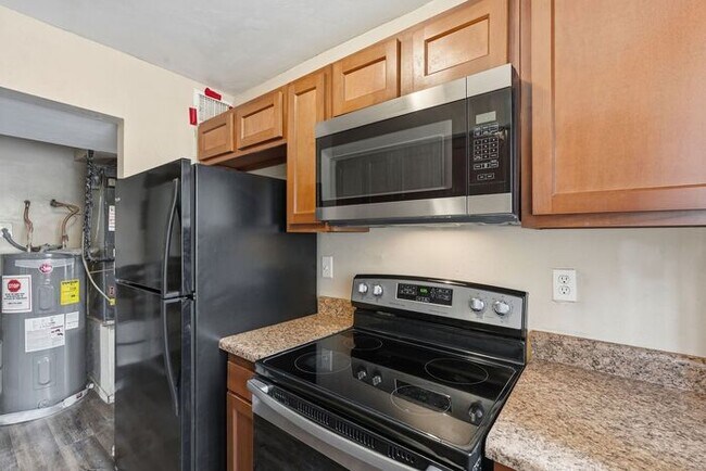 Building Photo - 2520 E Cameron Vista