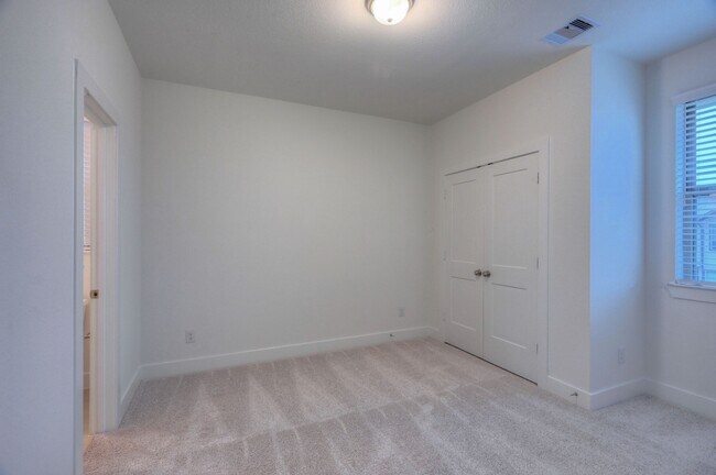 Building Photo - 1535 Crystal Stream Dr