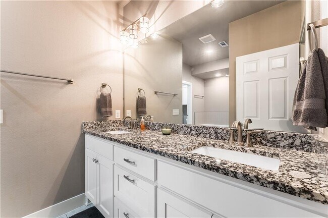 Building Photo - 1805 Woodhause Cir