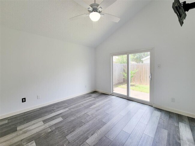 Building Photo - 13838 Walnut Hollow Ln