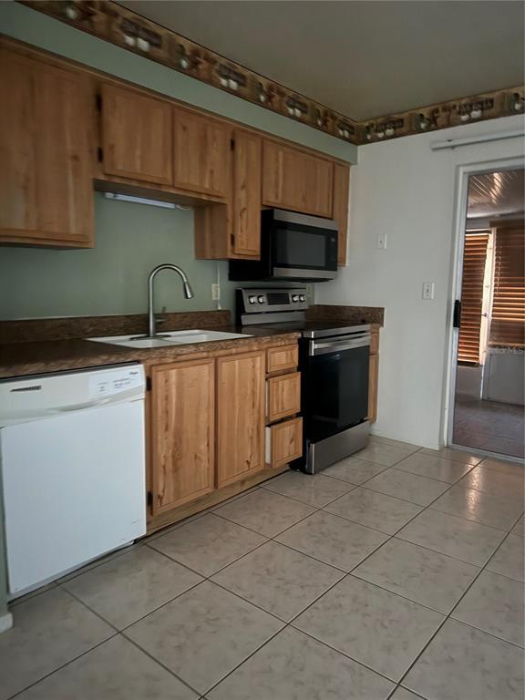 Building Photo - 22 Lake Villa Way