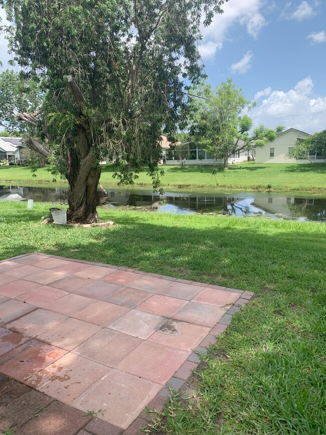 Building Photo - 5795 Parkview Point Dr