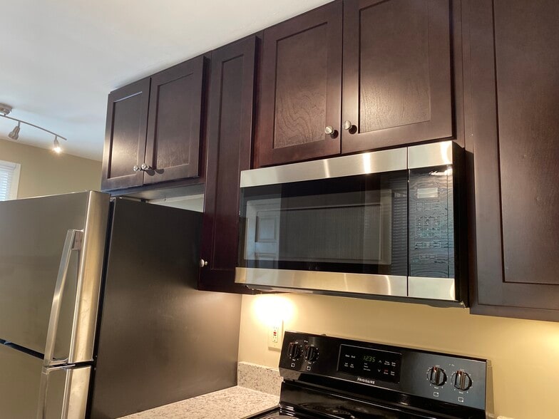 Building Photo - 3003 Oakland Ave