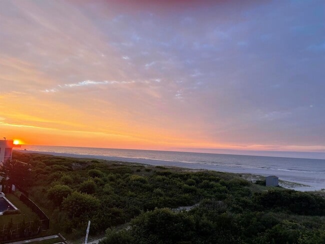 Building Photo - 404 21st St S