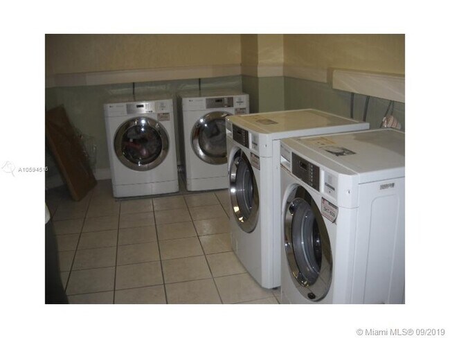 Building Photo - 3901 S Ocean Dr