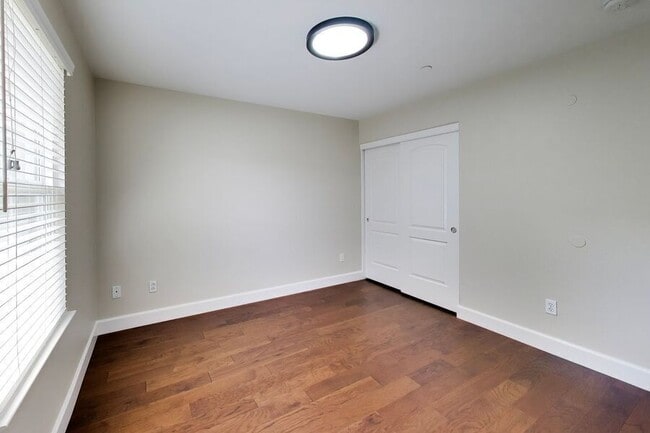 Building Photo - 485 Chagall St
