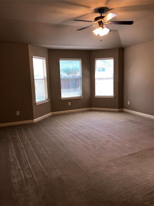 Building Photo - 319 Serene Hollow Ln