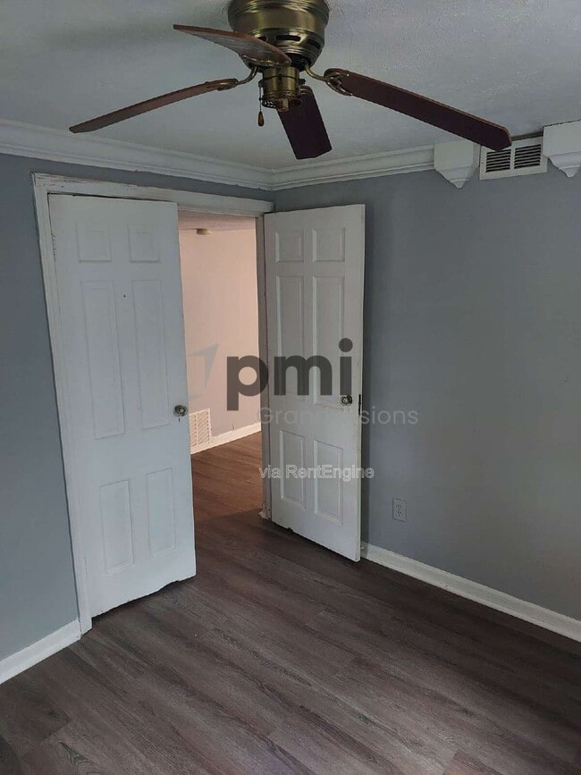 Building Photo - 328 E Kellar Ln