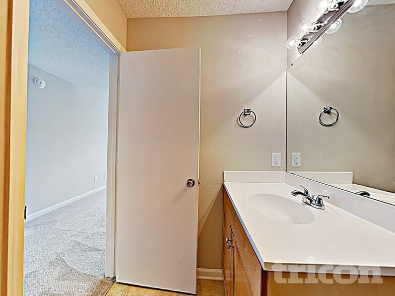 Building Photo - 12341 Stowe Acres Dr