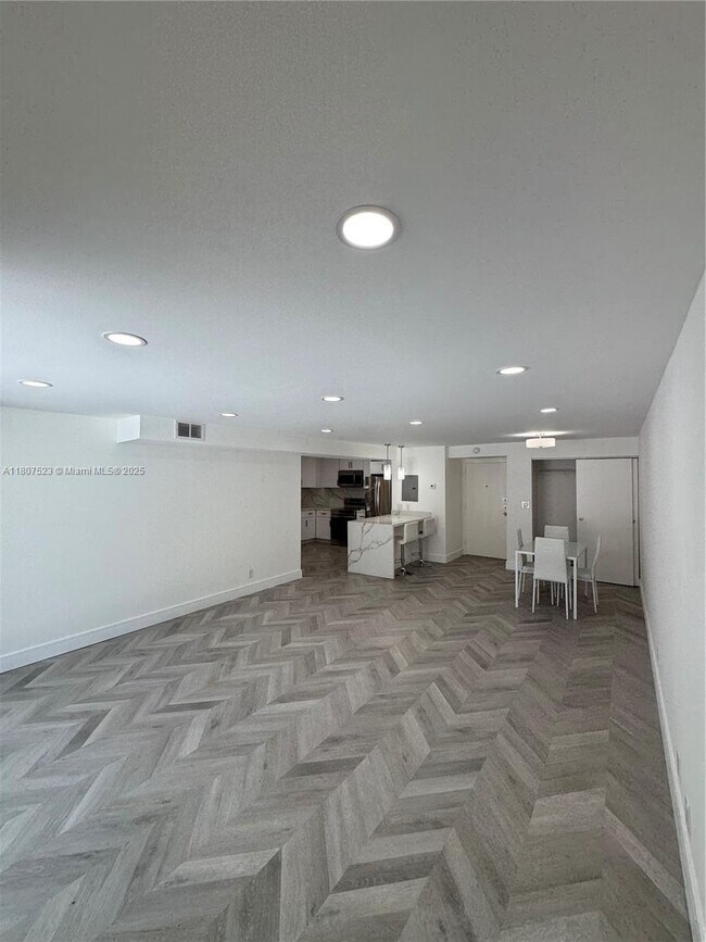 Building Photo - 1800 Collins Ave