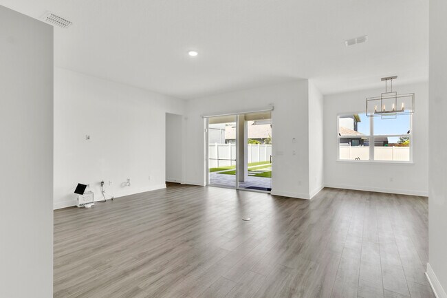 Building Photo - 5404 Golden Apple Dr