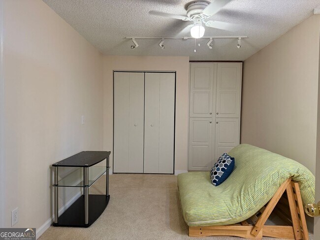 Building Photo - 3550 River Trace Dr