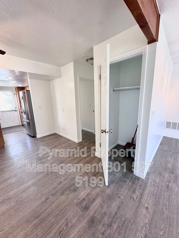 Building Photo - 1099 Shepard Ln