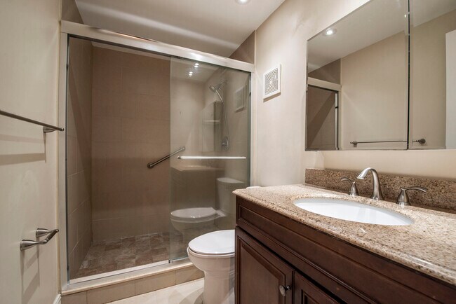 Building Photo - 15108 Ashland Dr