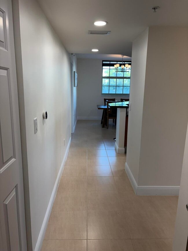 Building Photo - 610 Clematis St