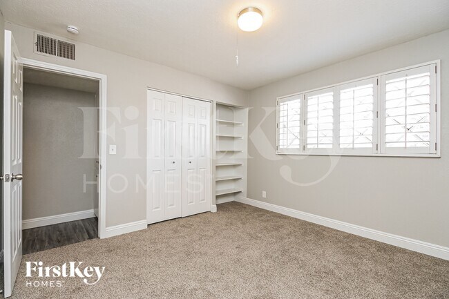 Building Photo - 7427 E McKinley St