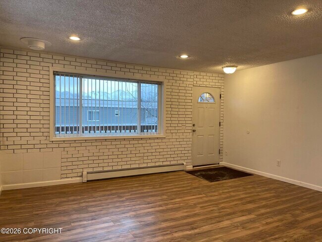 Building Photo - 3960 B Reka Dr