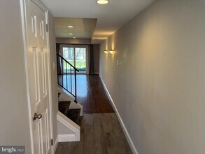 Building Photo - 1002 Worthington Dr