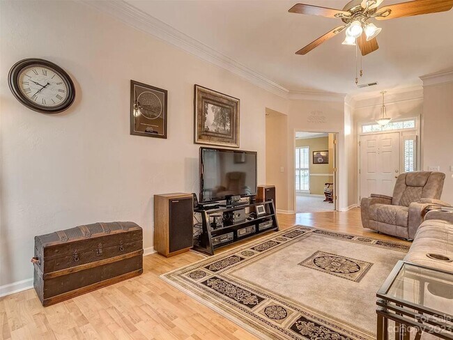 Building Photo - Partially Furnished Home for Rent