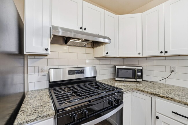 Building Photo - $400 Off Monthly | 4 Bed 2.5 Bath Home w/ Walkout Basement