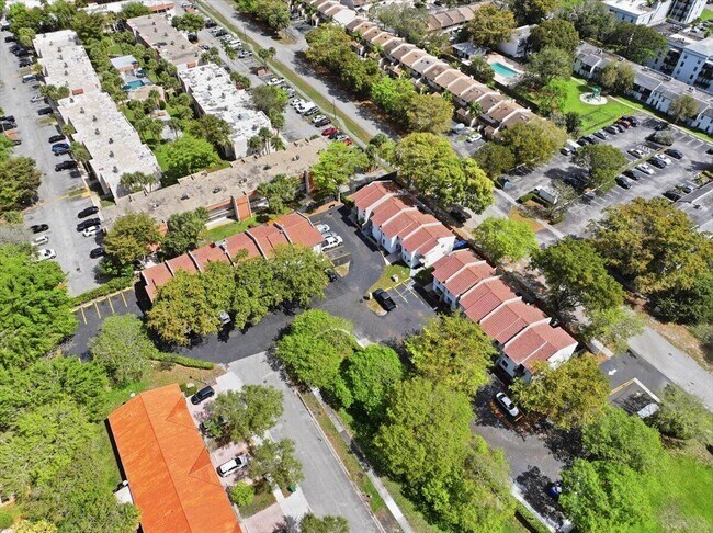 Building Photo - 3940 NW 76th Terrace