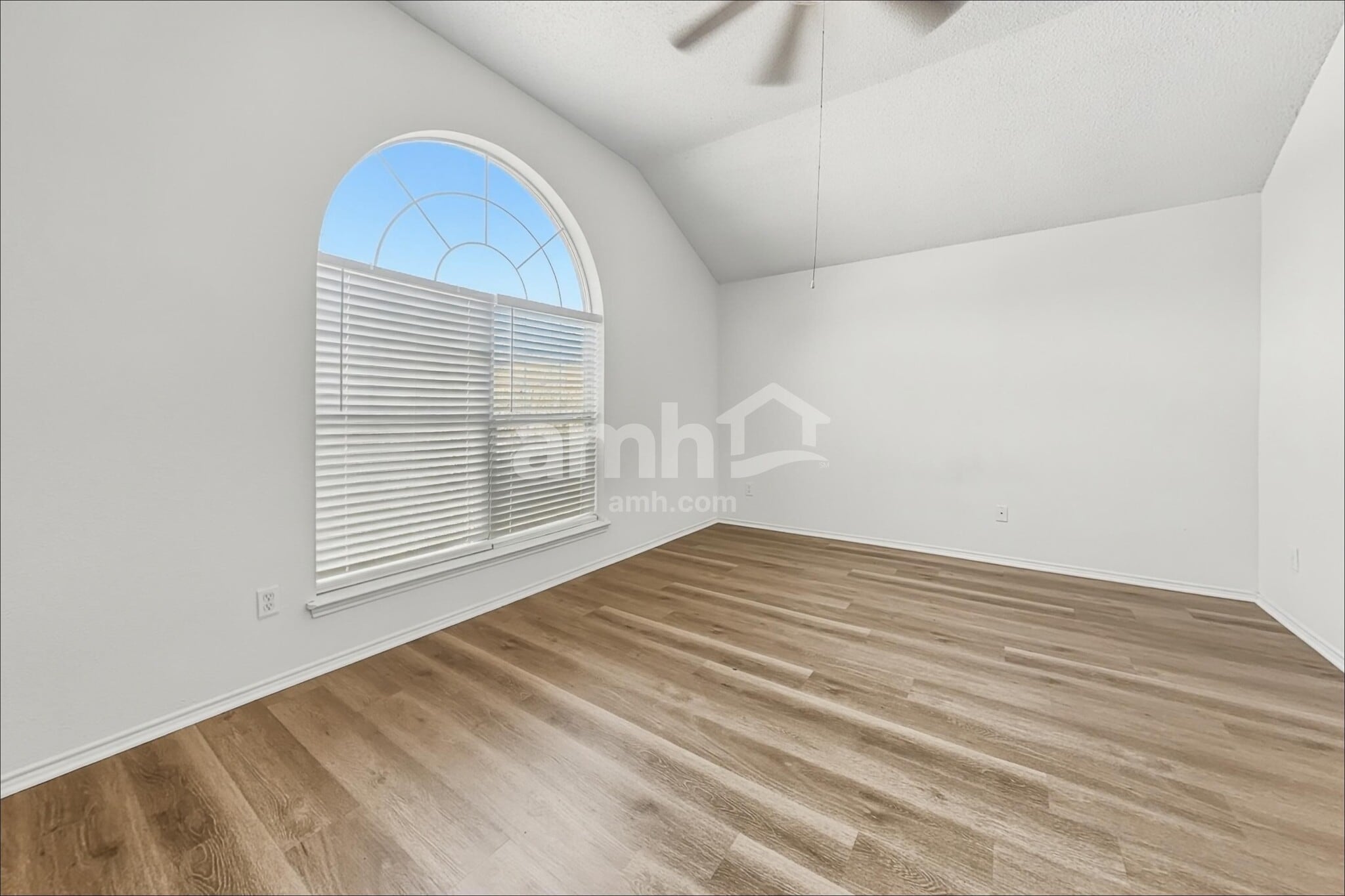 Building Photo - 413 Bretts Way