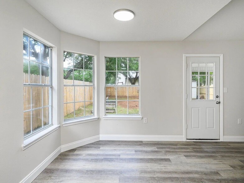 Building Photo - 1053 Emerald Ln