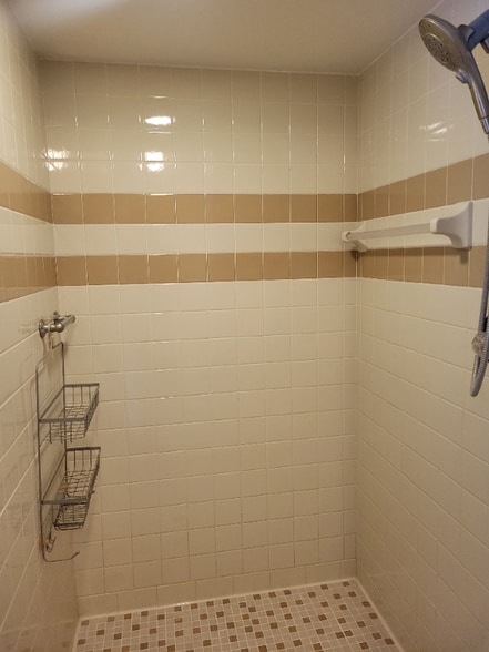 Building Photo - 2108 Shirewood Ct