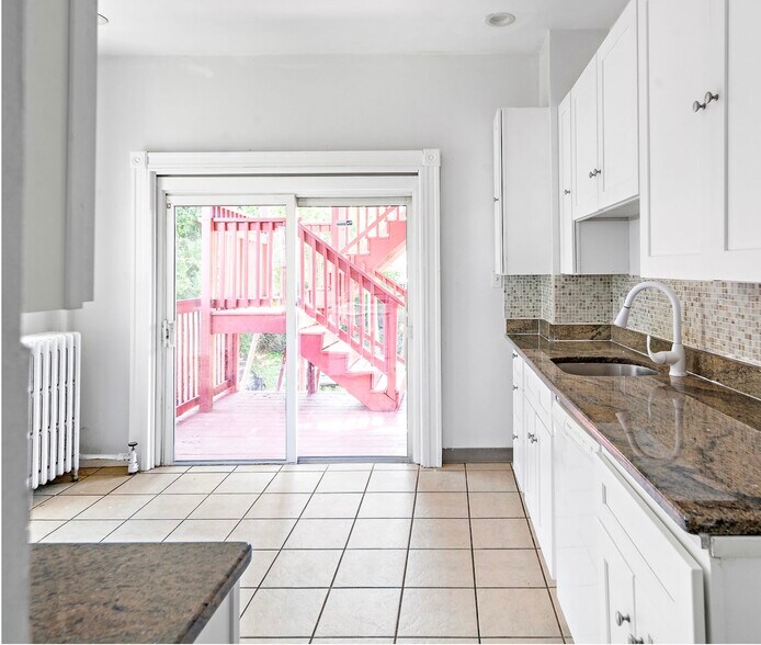 Building Photo - 16 Mayfair St