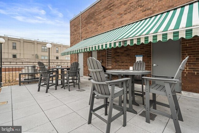 Building Photo - 1420 N St NW