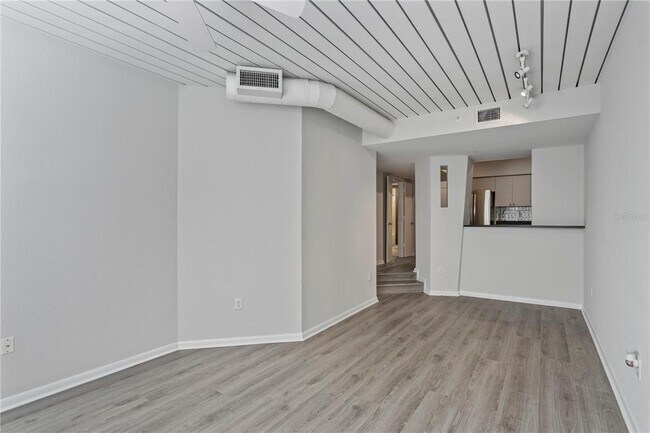 Building Photo - 2411 W Horatio St