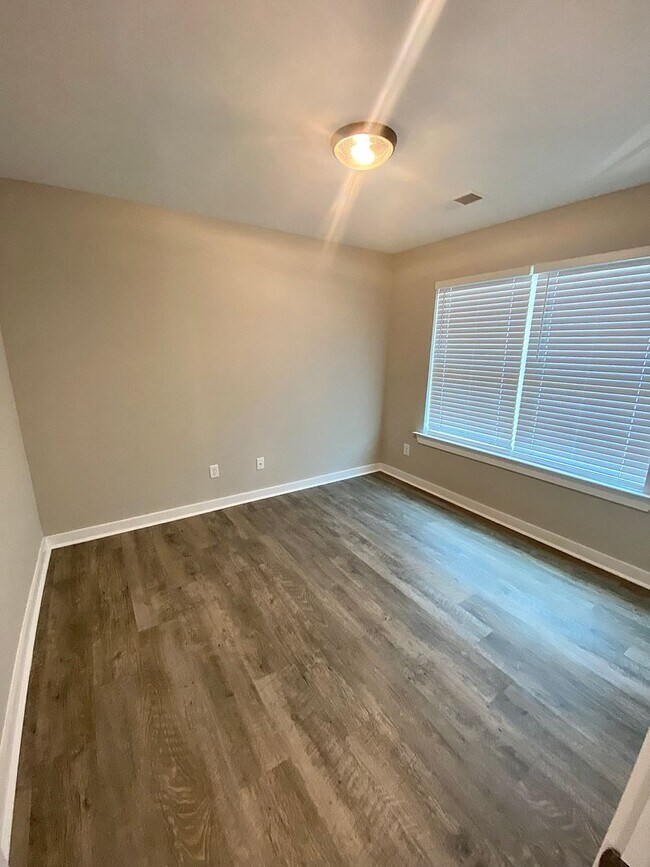 Building Photo - 240 Creek Run Way