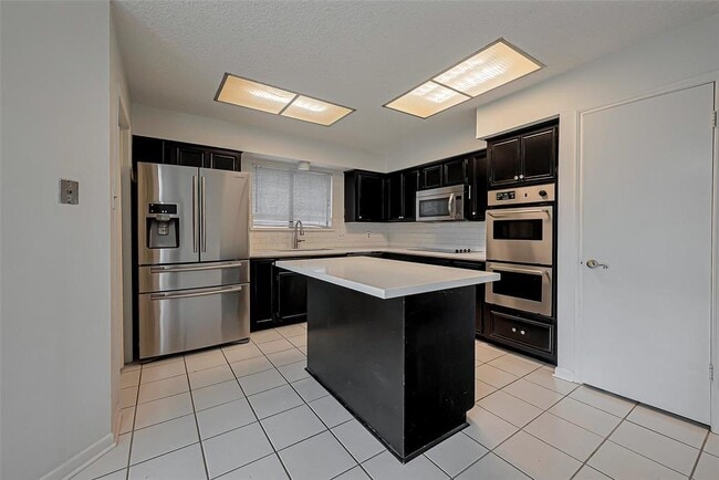 Building Photo - 15030 St Cloud Dr