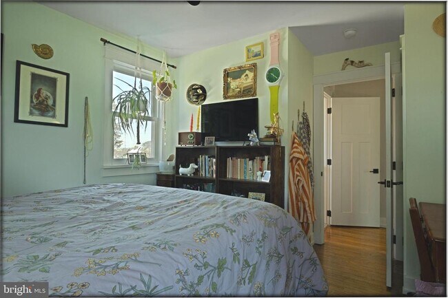 Building Photo - 203 E Rosedale Ave