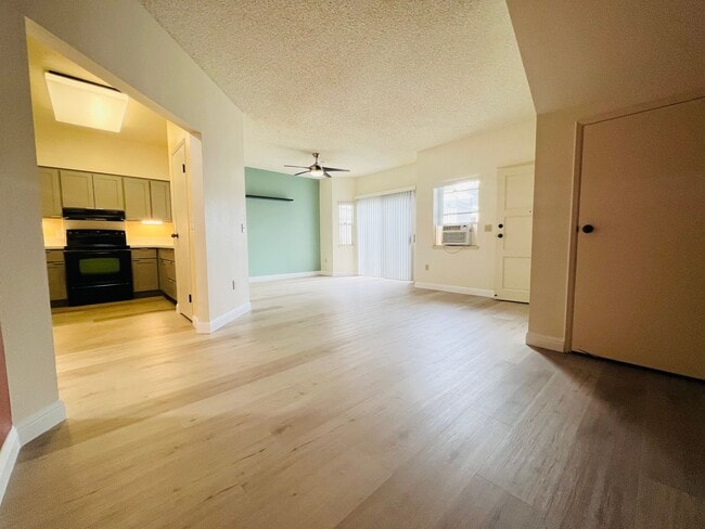 Building Photo - Mililani Mauka 2 bedroom 1 bath townhouse in Kumelewai Court