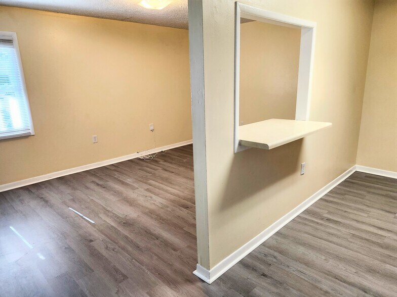 bar & open concept - 5230 Beach Dr