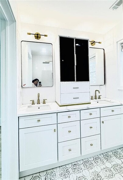 Building Photo - 38 Delmont Dr NE