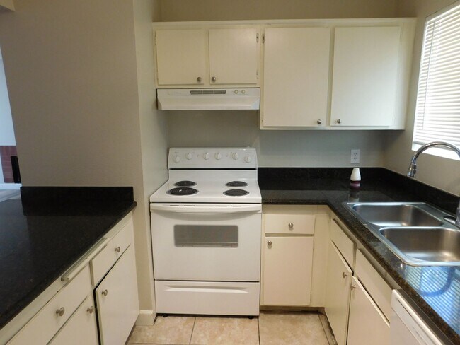 Building Photo - Spacious 2 bedroom- no neighbors under you !!